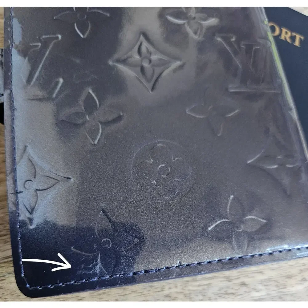 Louis Vuitton Agenda PM in dark Gray/Silver Vernis.